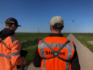 Eric tijdens een training met instructeur Tim van Droneland